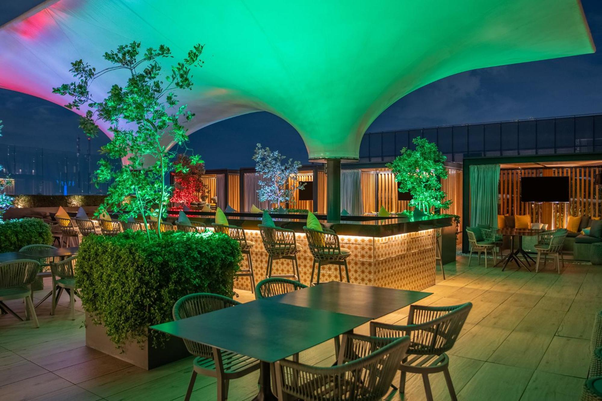 Fiesta Americana Viaducto Aeropuerto Mexiko-Stadt Exterior foto The bar at the Sky Bar